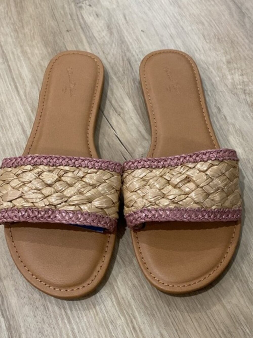 NEW Women’s Universal Thread Dez Sandals